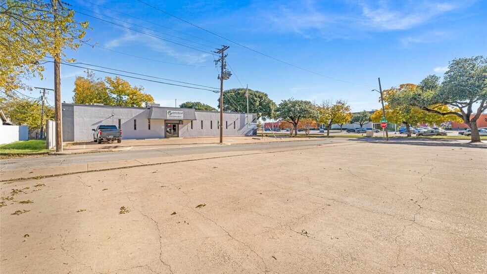 More Photos Of 4059 Bryan Ave, Fort Worth Office Residential For Sale