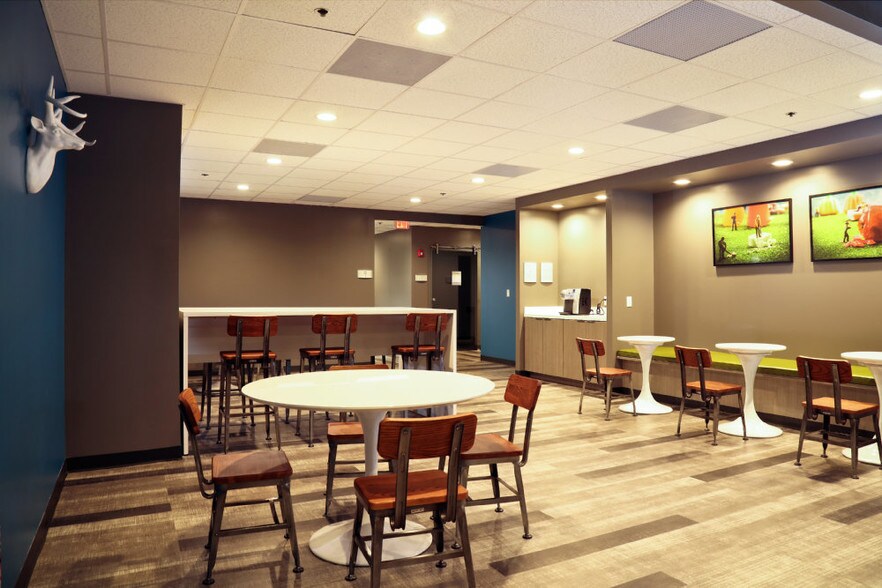 More Photos Of 67 Forest St, Marlborough Office For Lease