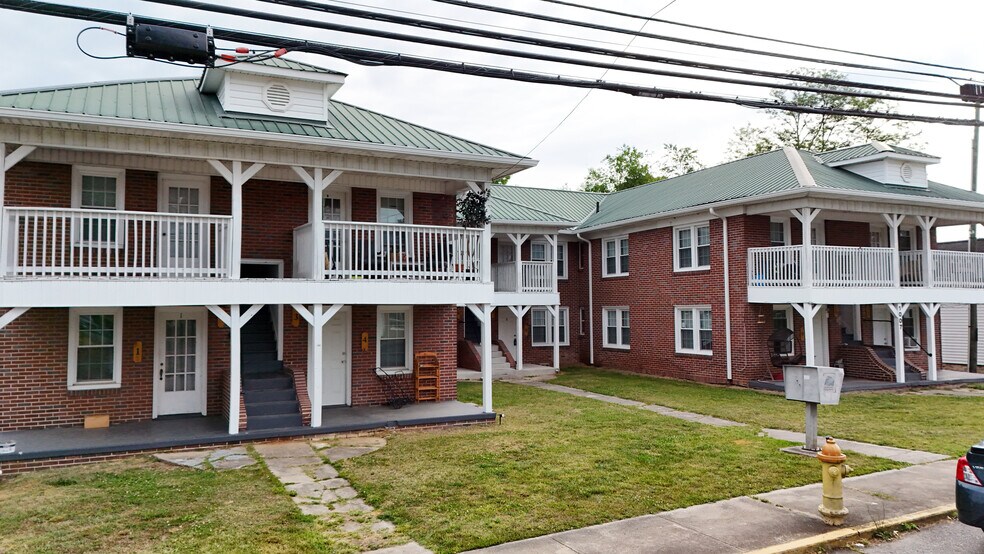 More Photos Of 1007 S Main St, Mount Airy Apartments For Sale