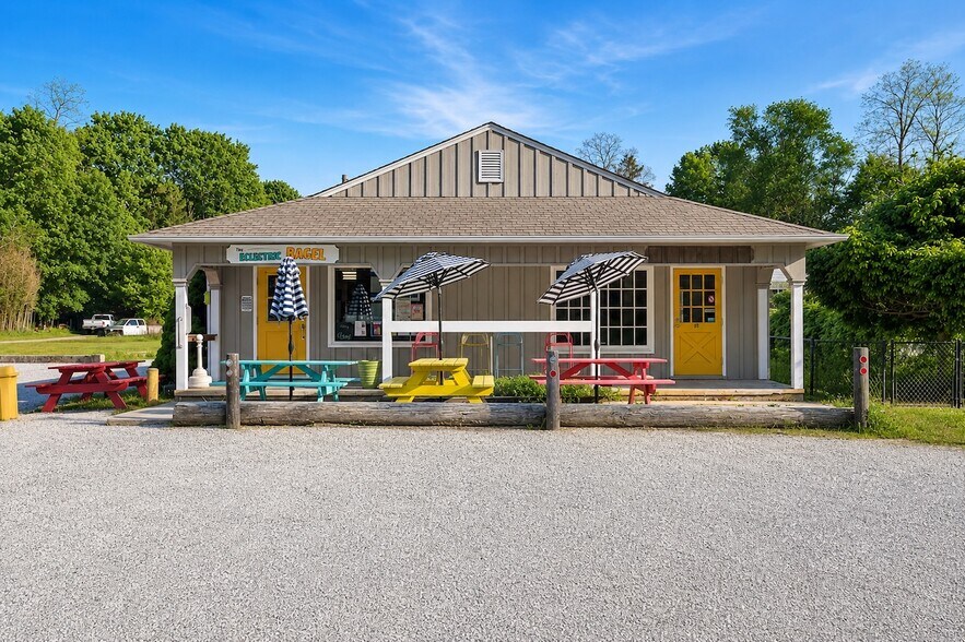 More Photos Of 25 West Neck Rd, Shelter Island Freestanding For Sale