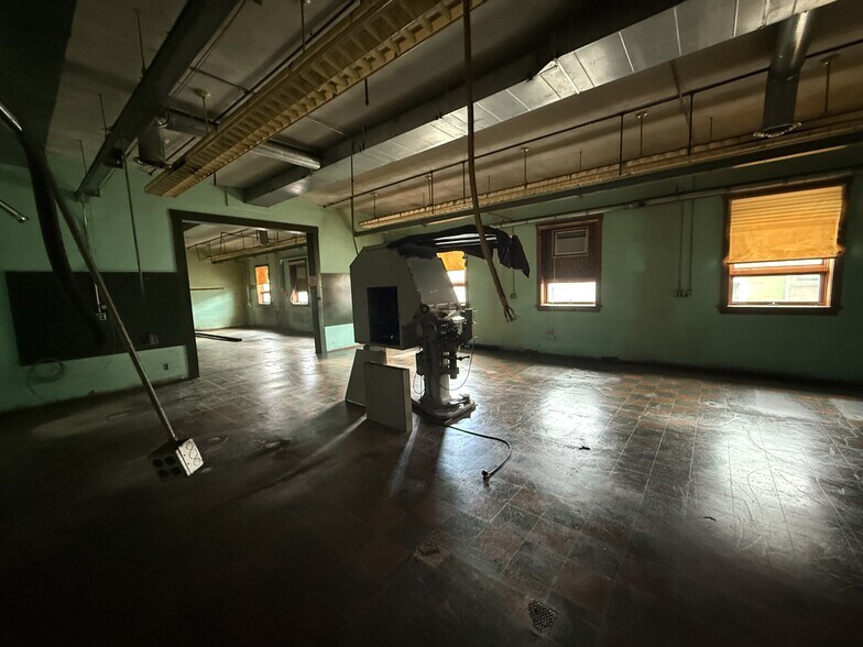 More Photos Of 33328 Main St, Townville Manufacturing For Sale