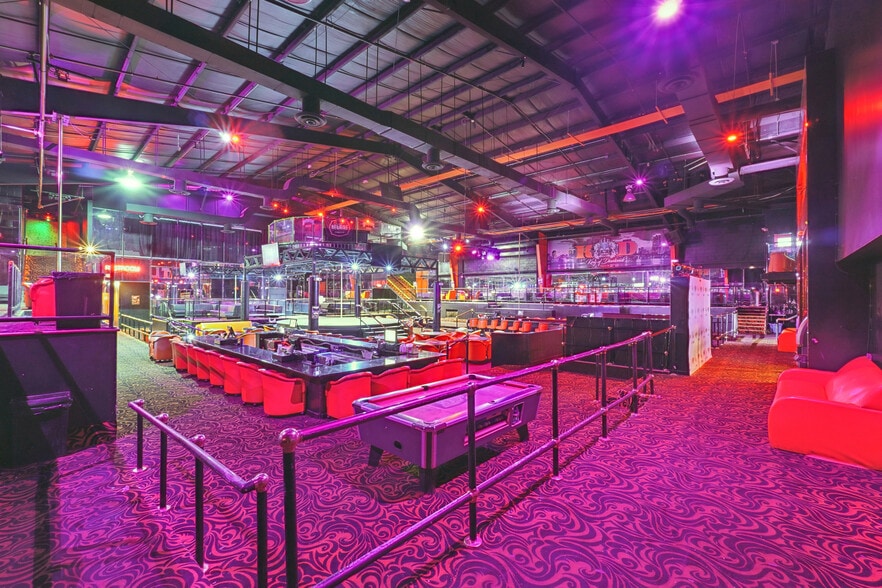 More Photos Of 4730 Frontage Rd, Forest Park Bar For Sale