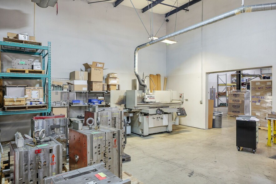 More Photos Of 315 N Park Dr, San Antonio Warehouse For Sale