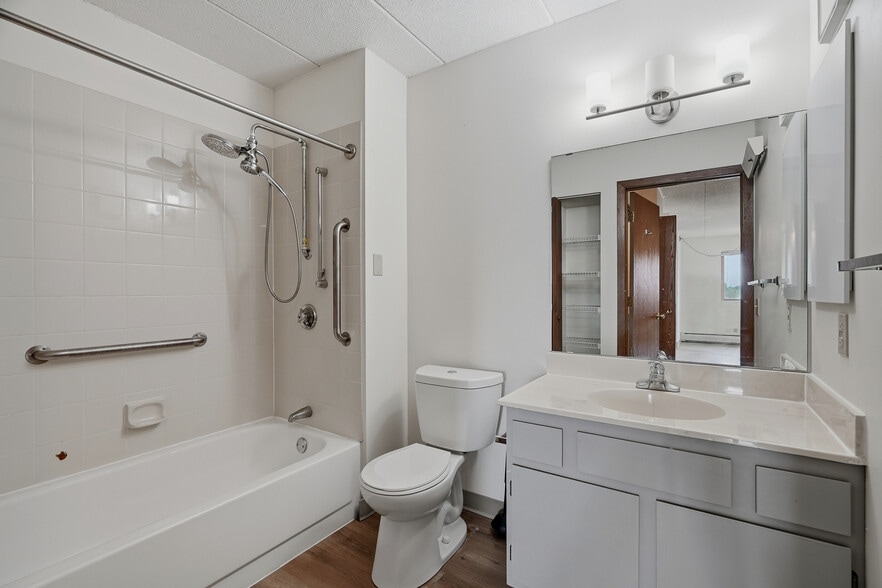 More Photos Of 985 Ivy Ave E, Saint Paul Apartments For Sale