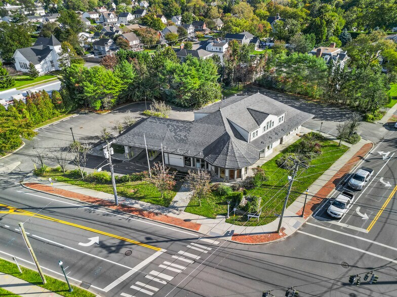 More Photos Of 290 Main St, Islip Bank For Lease