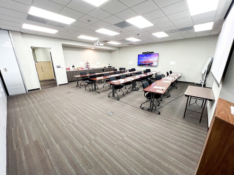 More Photos Of 6401 Holiday Hill Rd, Midland Office For Lease