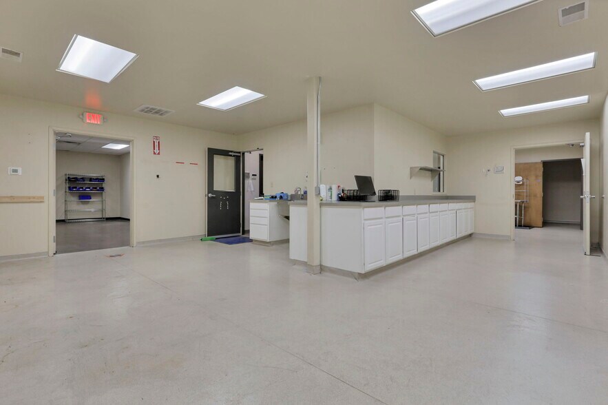 More Photos Of 6361 Nicholas Dr, Columbus Research And Development For Lease