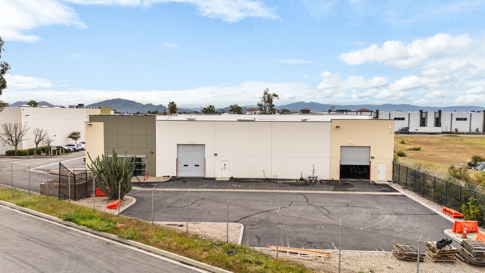More Photos Of 14920 Hilton Dr, Fontana Warehouse For Lease