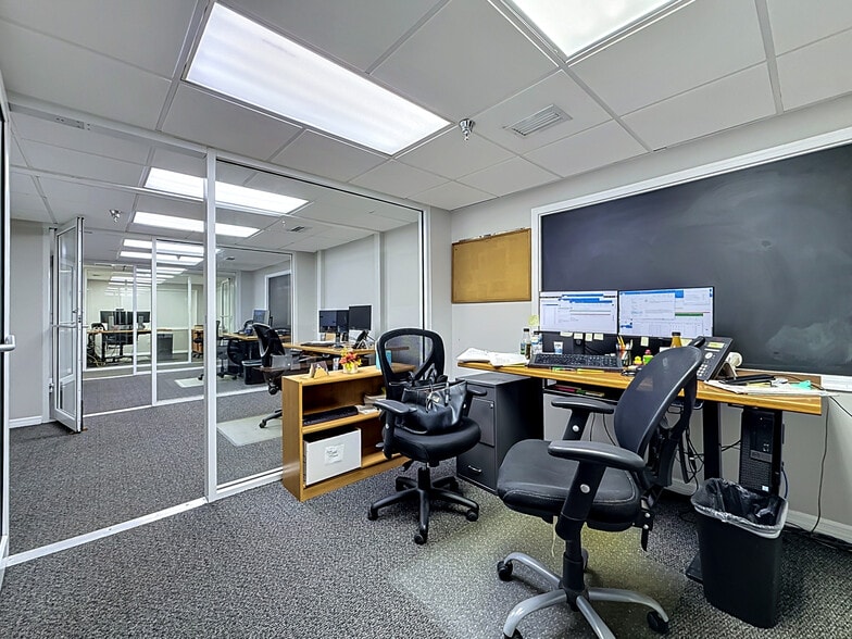 More Photos Of 4677 118th Ave N, Clearwater Manufacturing For Sale