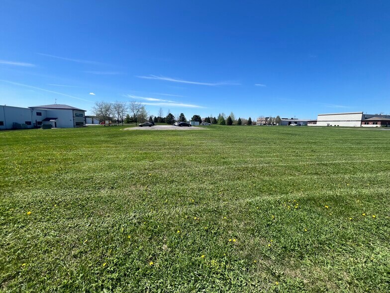 More Photos Of 851 Transport Dr, Valparaiso Flex For Sale