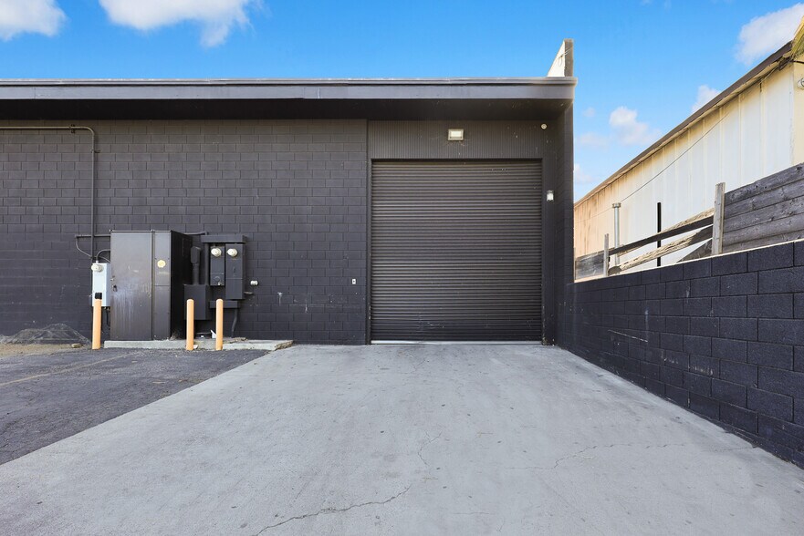 More Photos Of 2702 Saint Louis Ave, Signal Hill Warehouse For Lease