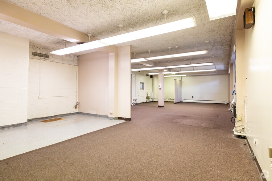 More Photos Of 3243 49th St, Astoria Freestanding For Lease