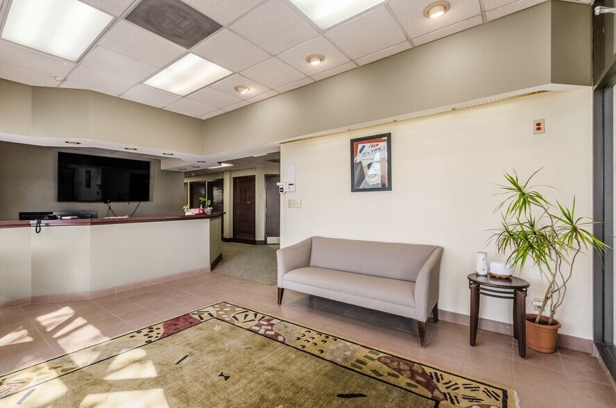 More Photos Of 2860 Fisher Rd, Columbus Unknown For Lease