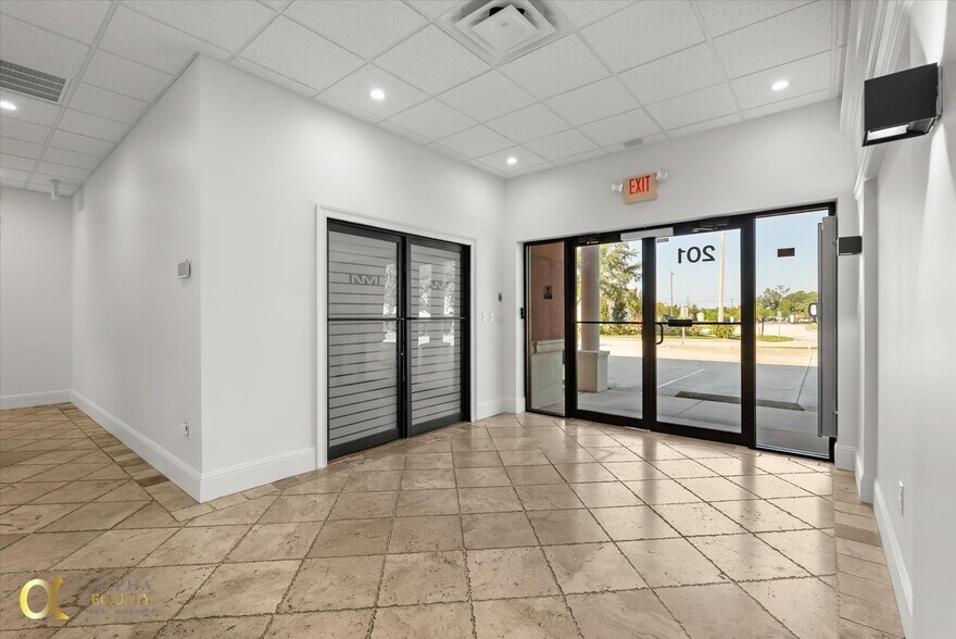 More Photos Of 201 Specialty Pt, Sanford Showroom For Lease