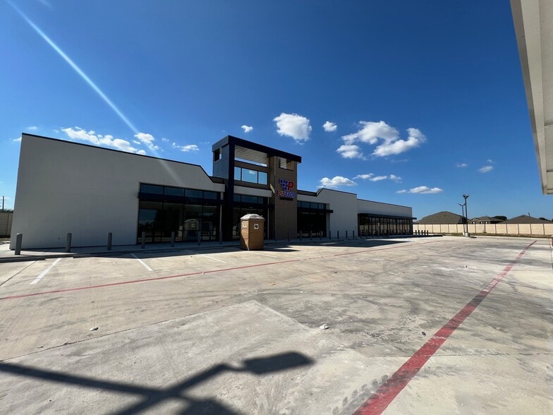 More Photos Of 18003 Becker rd, Hockley Convenience Store For Lease