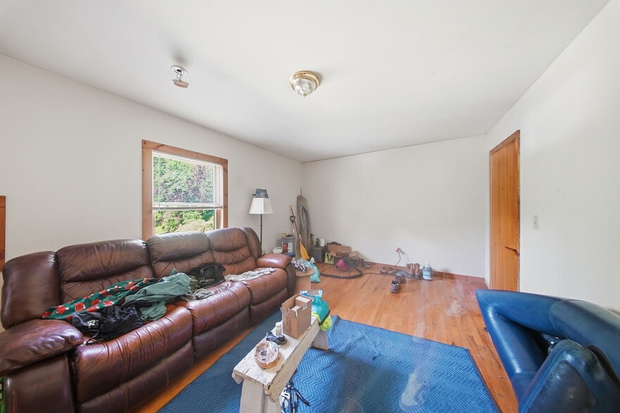 More Photos Of 696 PA-590, Lackawaxen Multifamily For Sale