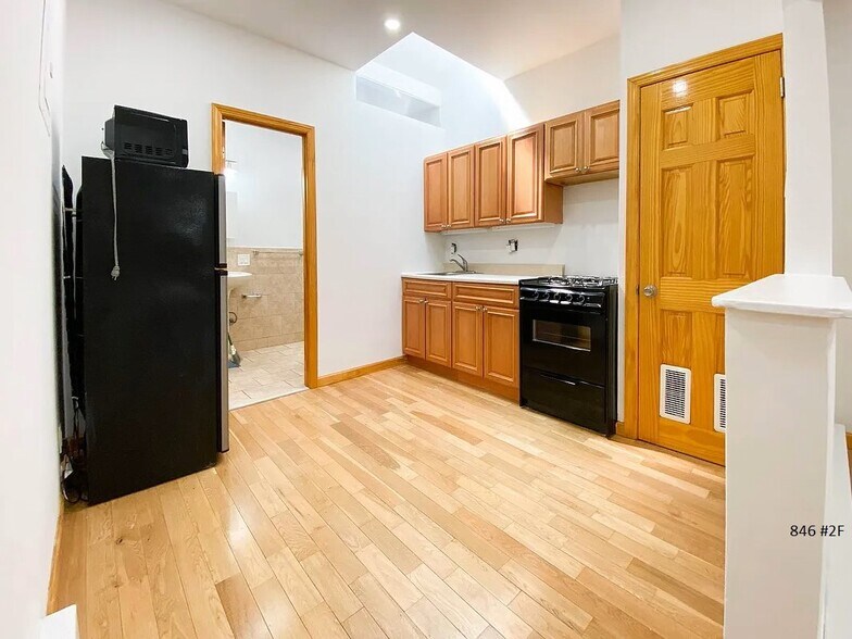 More Photos Of , Brooklyn General Retail For Sale