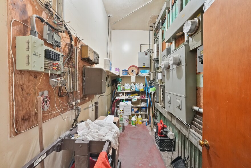 More Photos Of 44 N 19 1/2 Ave, Lemoore Restaurant For Sale