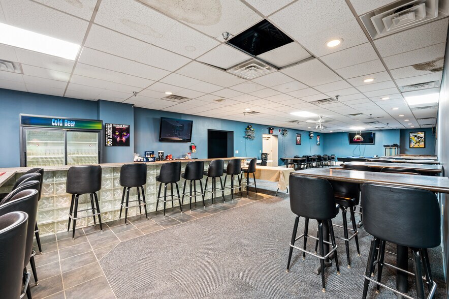 More Photos Of 5400 William Penn Hwy, Export Restaurant For Sale