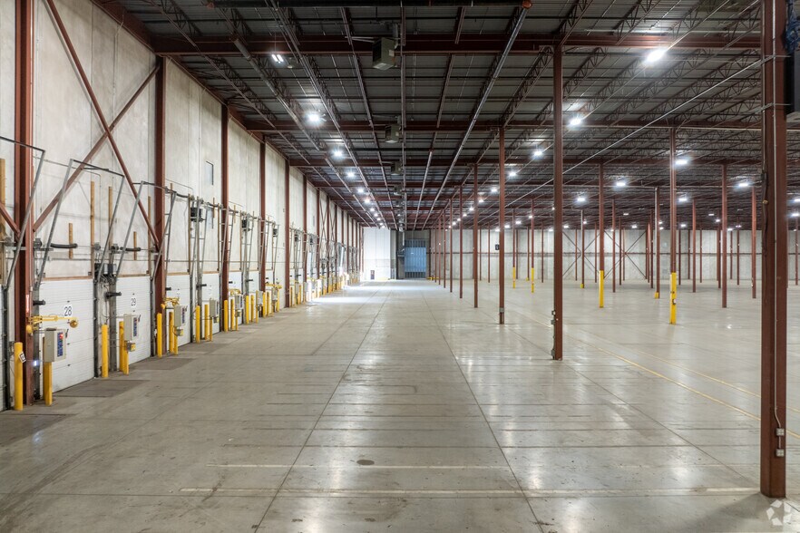 More Photos Of 88 Foster Cres, Mississauga Distribution For Lease