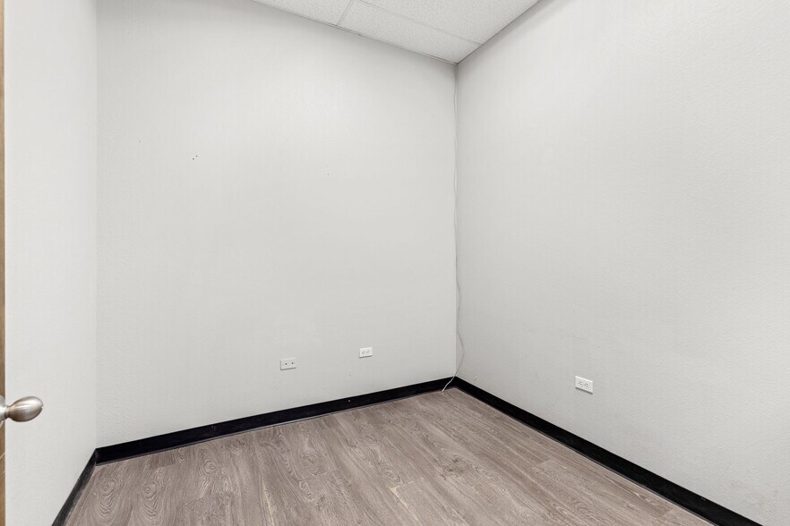 More Photos Of 275 Waneka Pky, Lafayette Freestanding For Lease