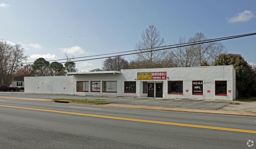 Primary Photo Of 1333 N King St, Hampton Freestanding For Sale