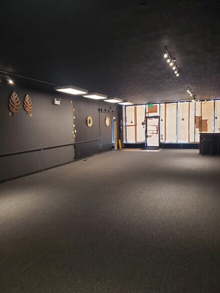 More Photos Of 4123-4125 Oakton St, Skokie Storefront For Lease