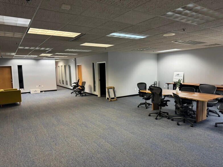 More Photos Of 8 Nutmeg Rd S, South Windsor Light Manufacturing For Lease
