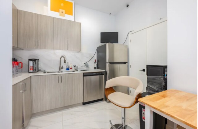 More Photos Of 179 Davie St, Vancouver Apartments For Sale