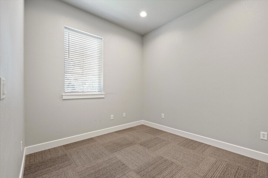 More Photos Of 350 Rufe Snow Dr, Keller Medical For Lease