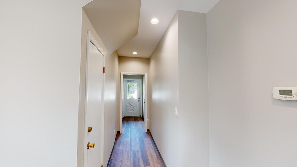 More Photos Of 509 W Main St, Barrington Loft Creative Space For Lease