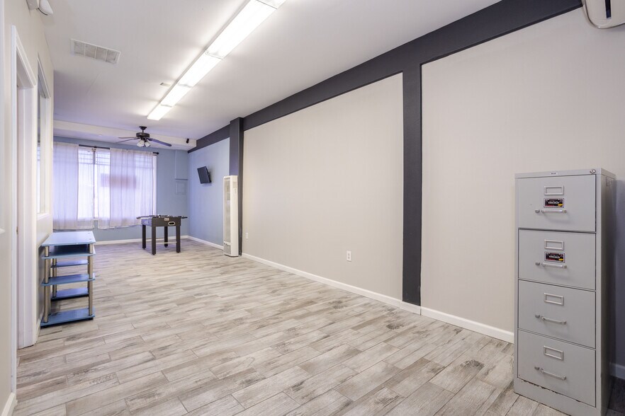 More Photos Of 38262 6th St E, Palmdale Storefront For Sale