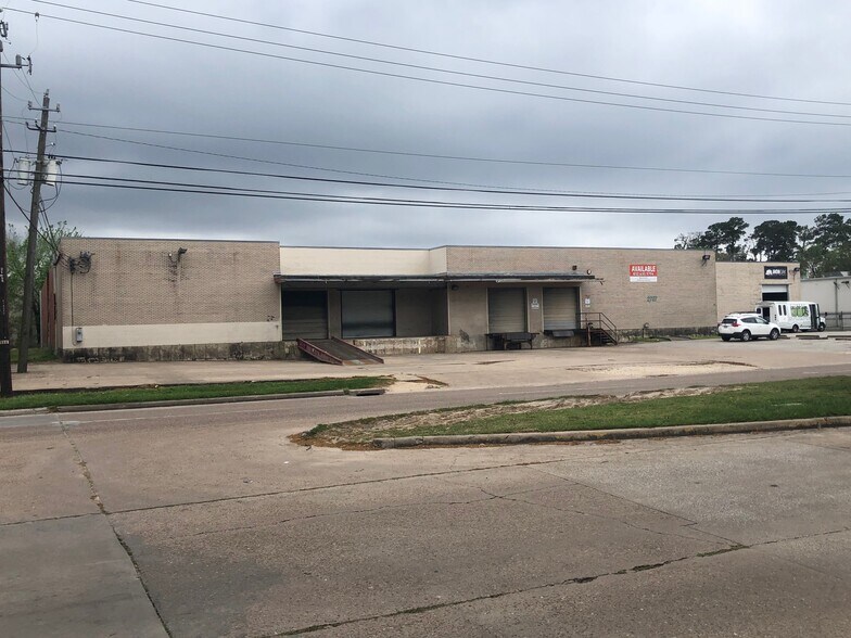 More Photos Of 2727 W 11th St, Houston Distribution For Sale