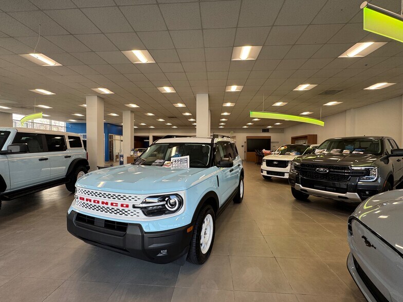 More Photos Of 2550 Webster St, Oakland Auto Dealership For Sale