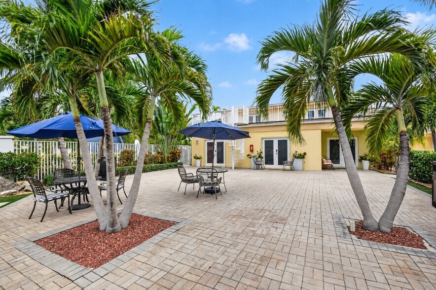 More Photos Of 905 N Federal Hwy, Lake Worth Beach Hotel For Sale