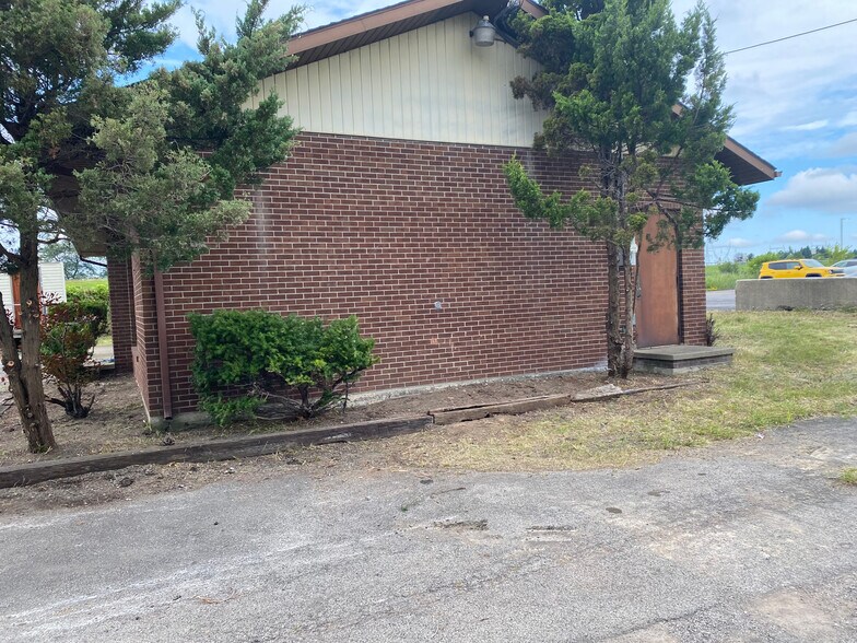 More Photos Of 3909 Witmer Rd, Niagara Falls Freestanding For Lease