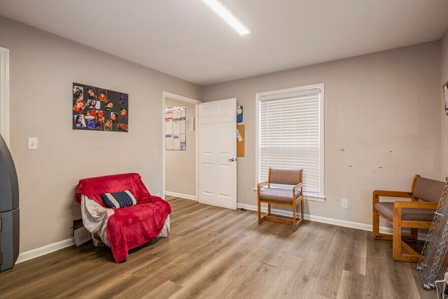 More Photos Of 6019 Preston Hwy, Louisville Office For Sale