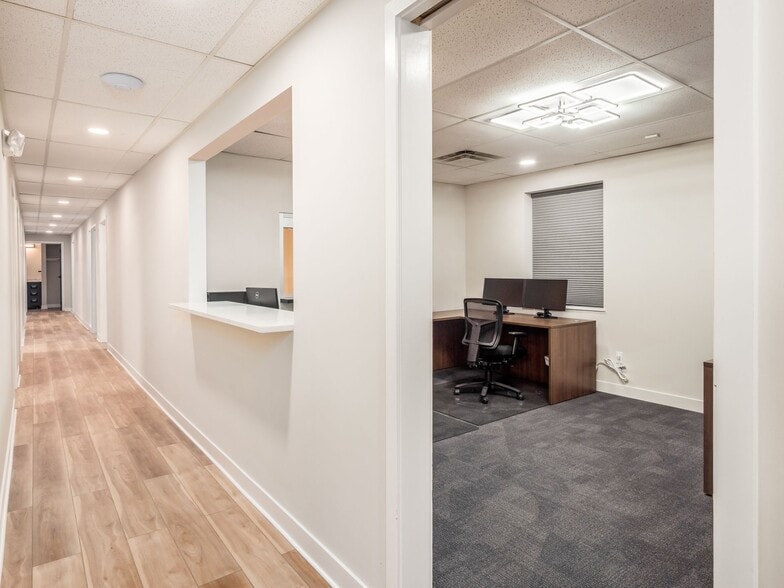 More Photos Of 750 W Broad St, Columbus Office For Sale