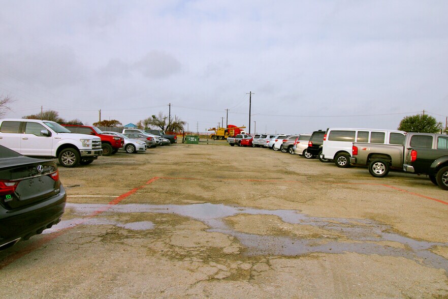 More Photos Of 4108 University Drive & Geesling rd, Denton Auto Dealership For Lease