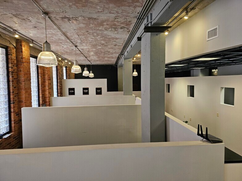 More Photos Of 7 S Laurens St, Greenville Office For Sale