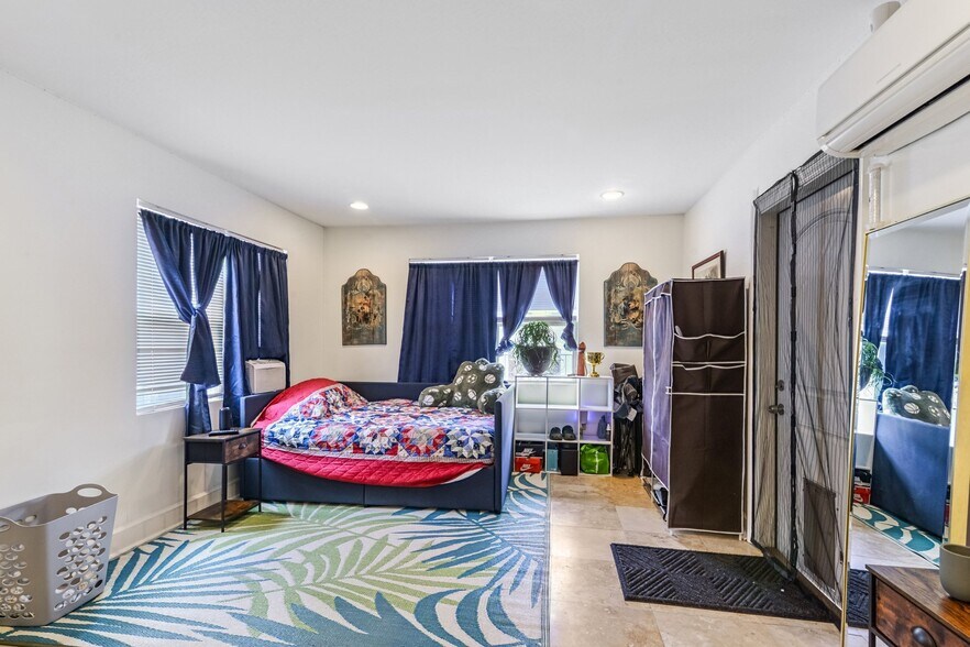 More Photos Of 755 Tchoupitoulas St, New Orleans Restaurant For Sale