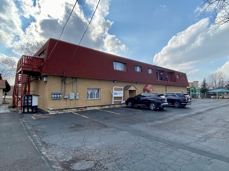 Primary Photo Of 102-106 E Schoolhouse Rd, Yorkville Apartments For Lease