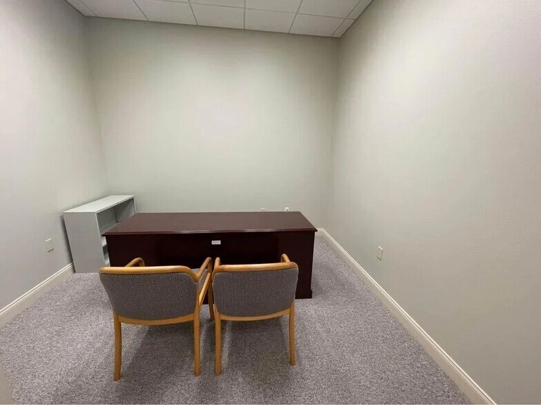 More Photos Of 5602 Marquesas Cir, Sarasota Office For Sale