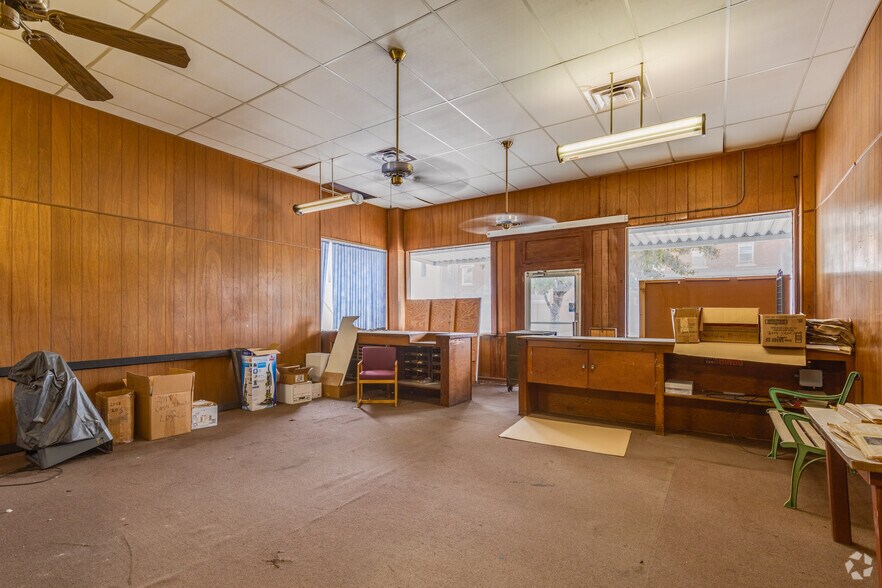 More Photos Of 113 W Harvey Ave, Wellington Office For Sale