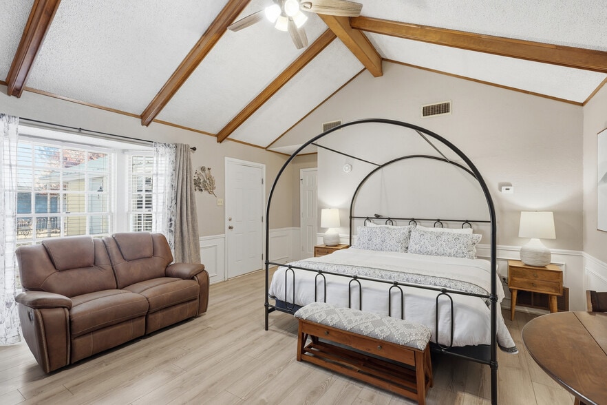 More Photos Of 201 N State St, Fort Davis Hotel For Sale