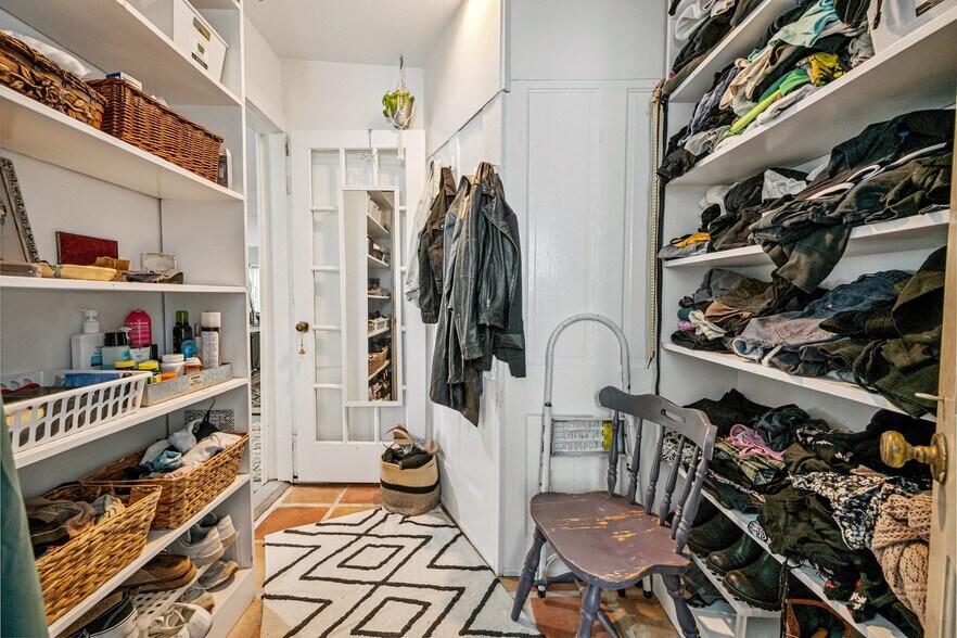 More Photos Of 315-317 Castle St, Wilmington Storefront Retail Residential For Sale