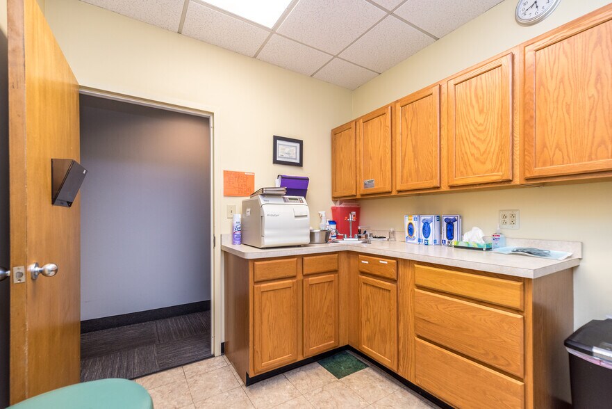 More Photos Of 301 West Chester Pike, Havertown Medical For Sale