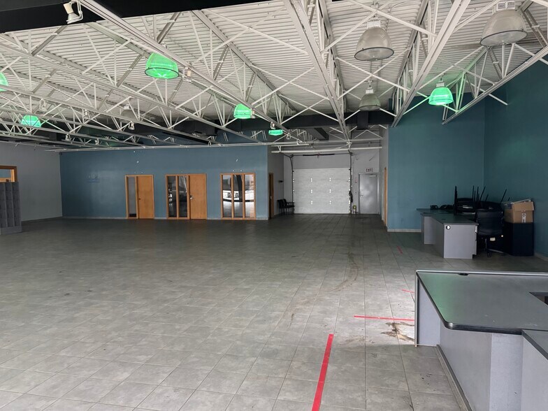 More Photos Of 11 Broadway Ave, Bedford Auto Dealership For Sale