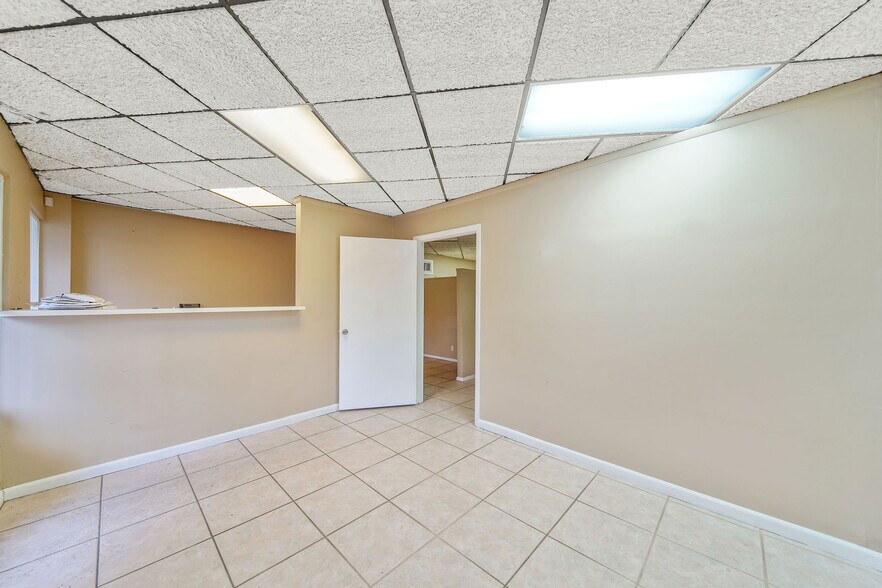 More Photos Of 25 E 4th St, Hialeah Office For Sale