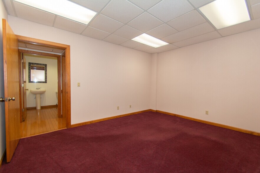 More Photos Of 300 E New Haven Ave, Melbourne Office For Sale